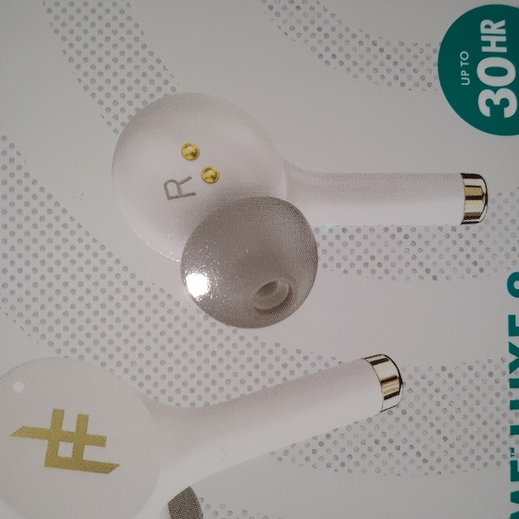WIRELESS EAR BUDS White color metallic compact charging case AIR Pod NEW - Picture 2 of 12